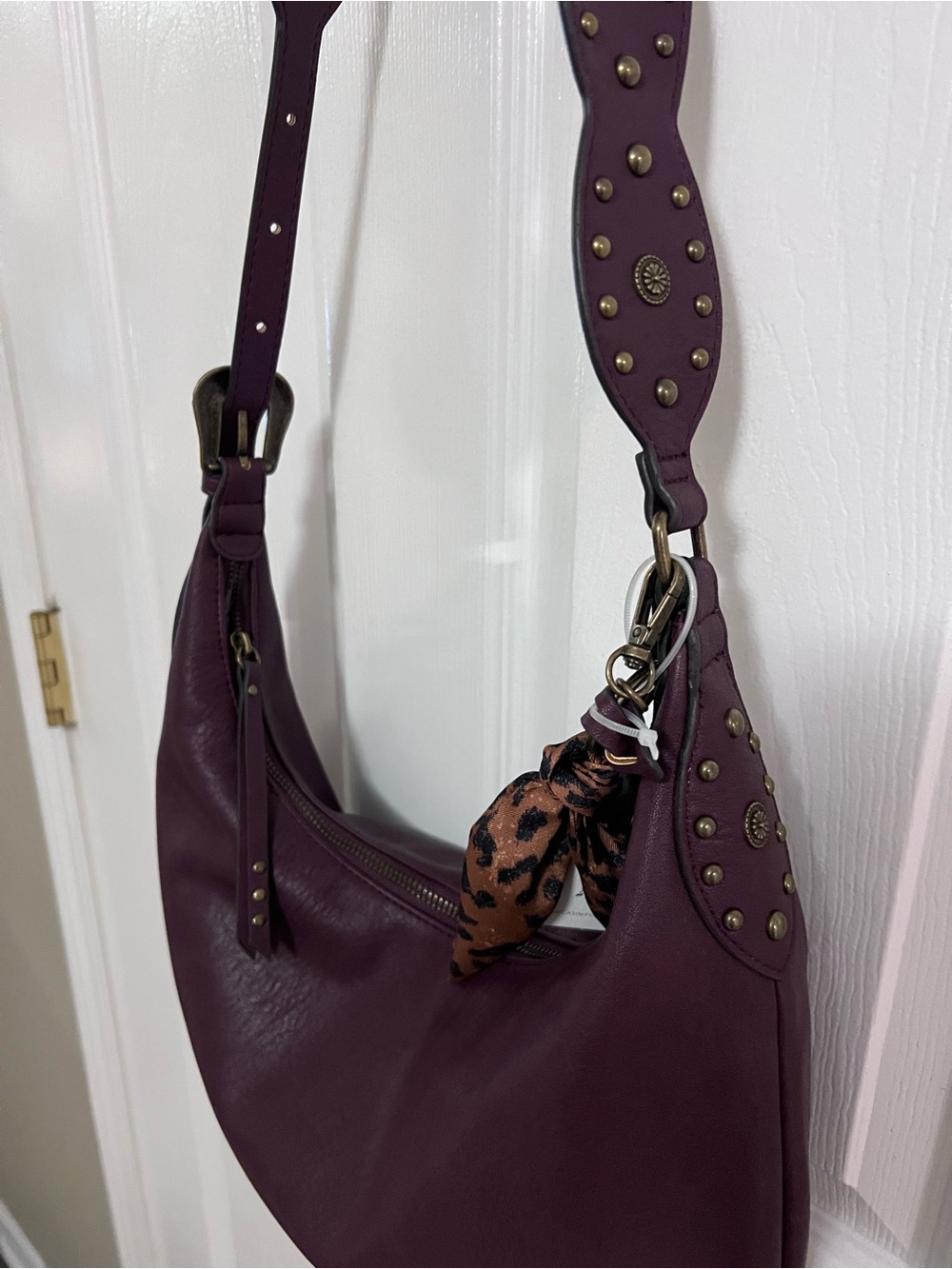 Jessica Simpson Women's Daphne Faux Leather Hobo Handbag, Pinot Noir NWT - Picture 9 of 10